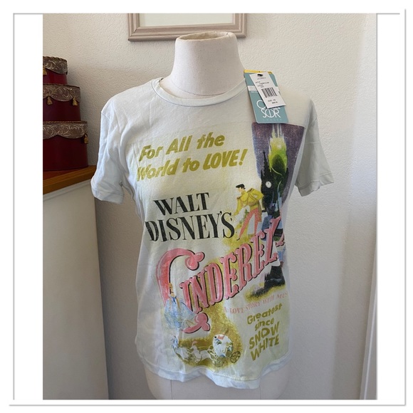Chaser Women’s Disney X Cinderella Short Sleeve Graphic Tee Shirt Top - Picture 2 of 3